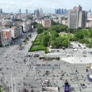 ucl trophy300 taksim square