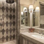 ciragan bosphorus view room bathroom1