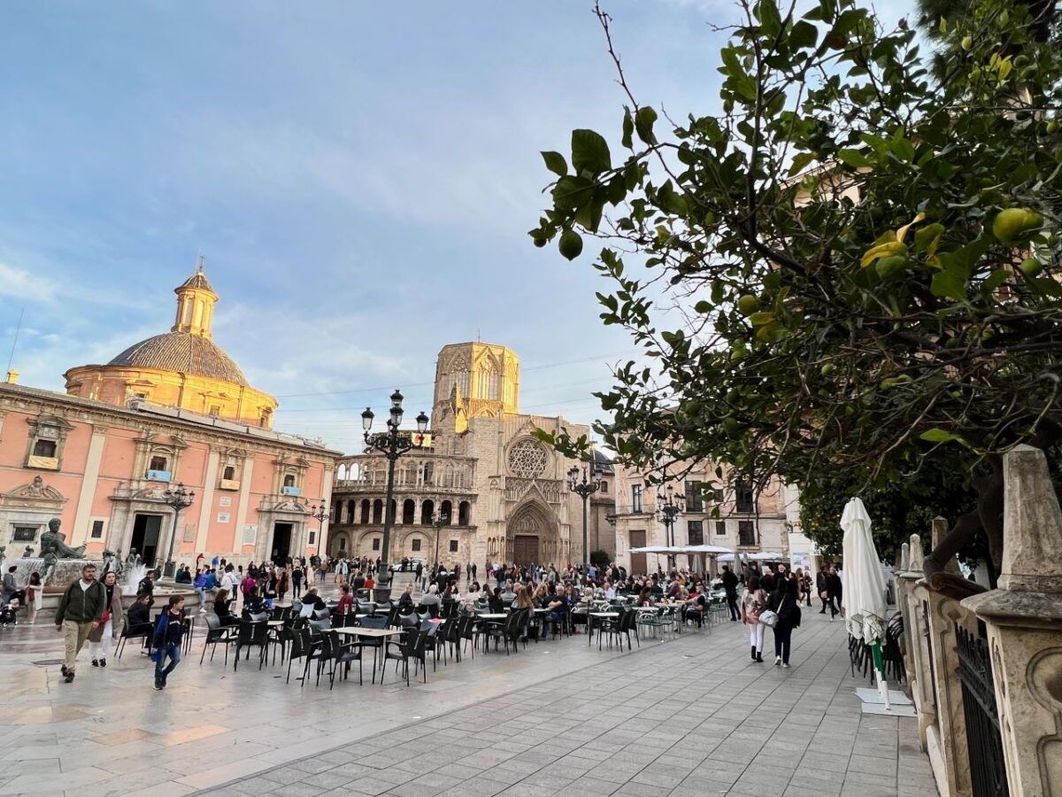 Valencia’s Hotels Nearly Full For May 1 Holiday Weekend 2 valencia plaza de virgen