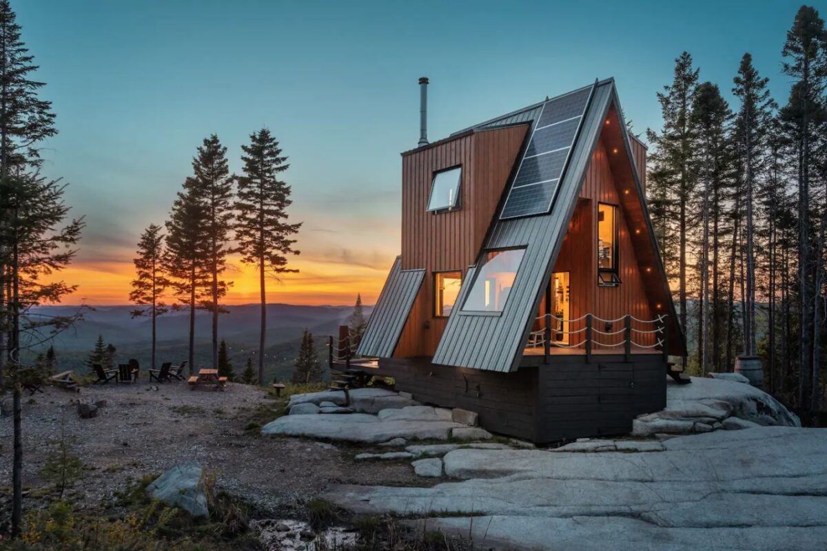 airbnb home in Lac Beauport