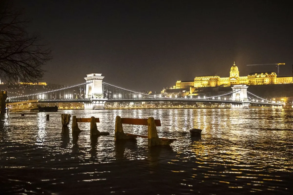 Danube River overflows in Budapest