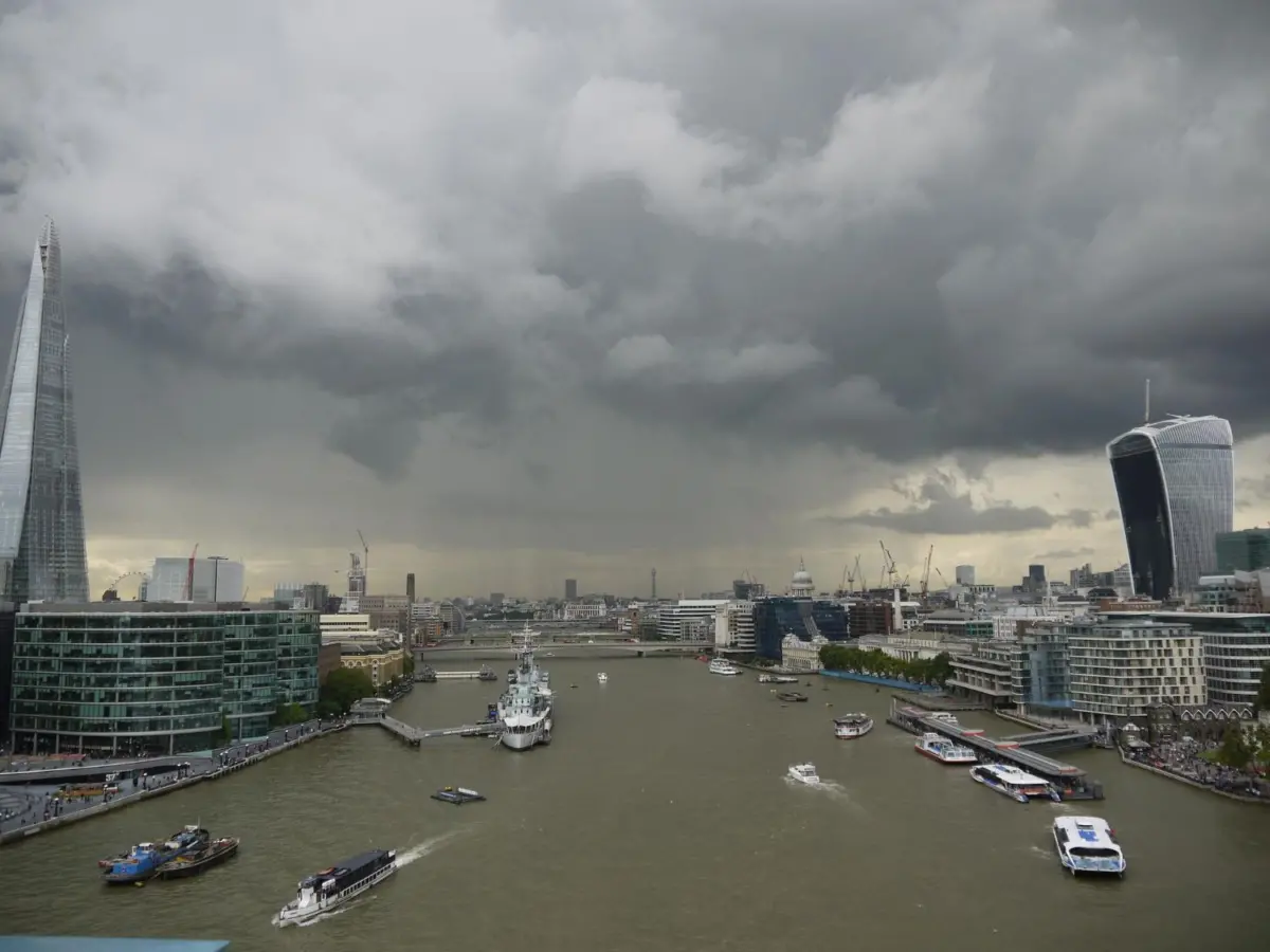 Rain storm in London, Thames River