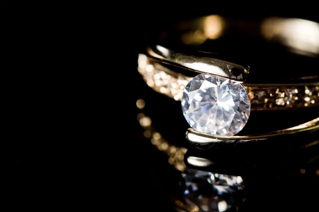 diamond ring lost in Paris hotel
