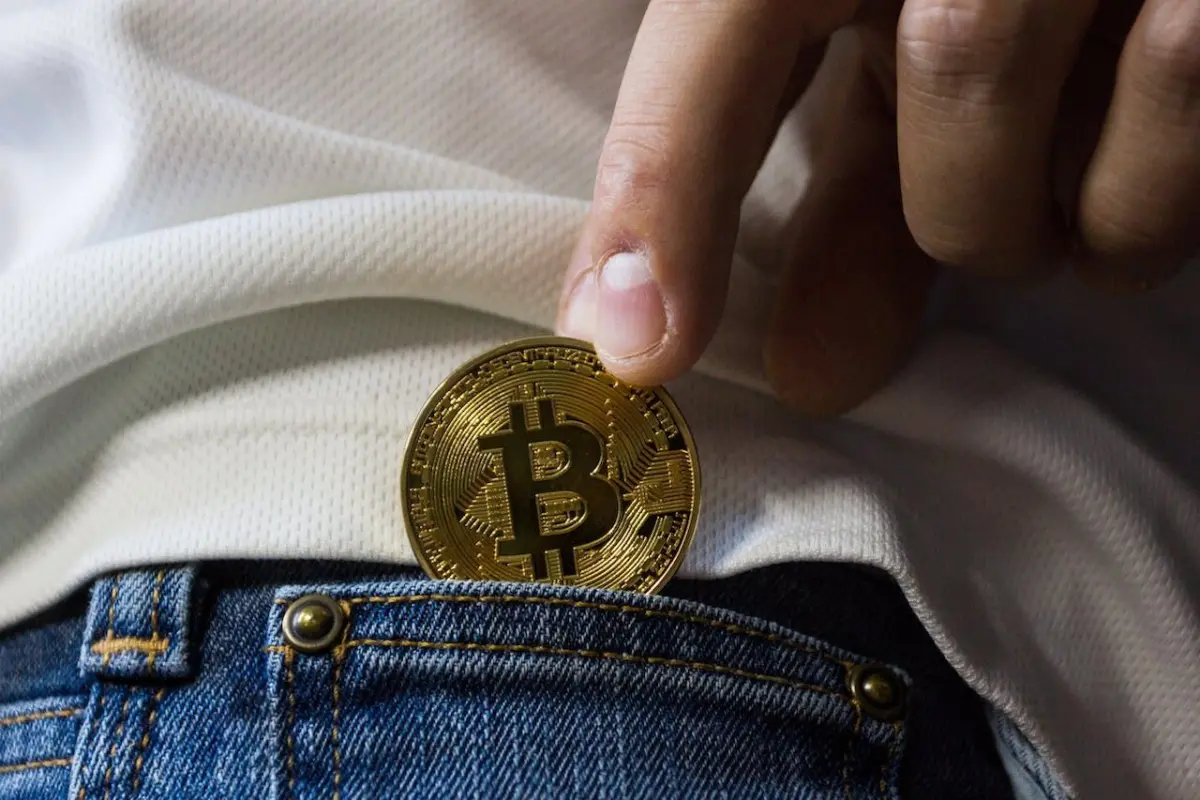 store bitcoin in pocket
