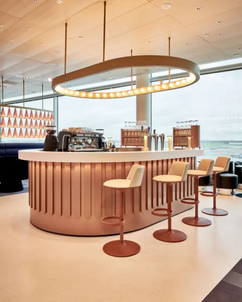 Oneworld Alliance Unveils Its First Lounge In Europe 7 oneworld Schiphol 005