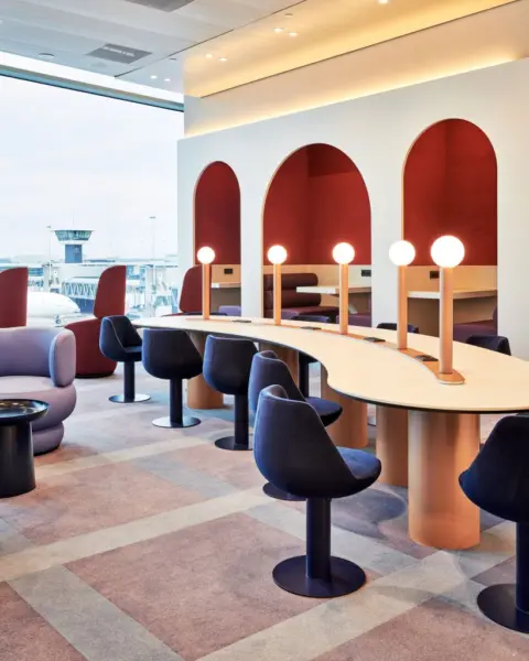 Oneworld Alliance Unveils Its First Lounge In Europe 8 oneworld Schiphol 011