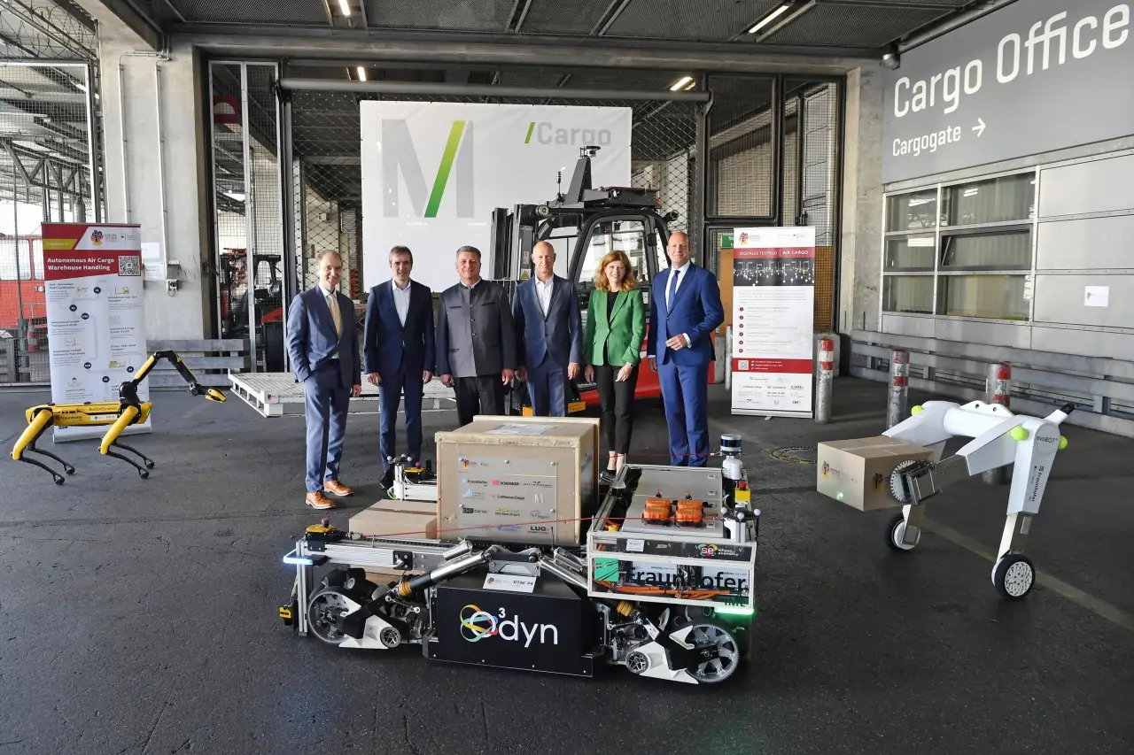 Sci-Fi Becomes Reality: Munich Airport's AI Cargo Robots - Focus on ...