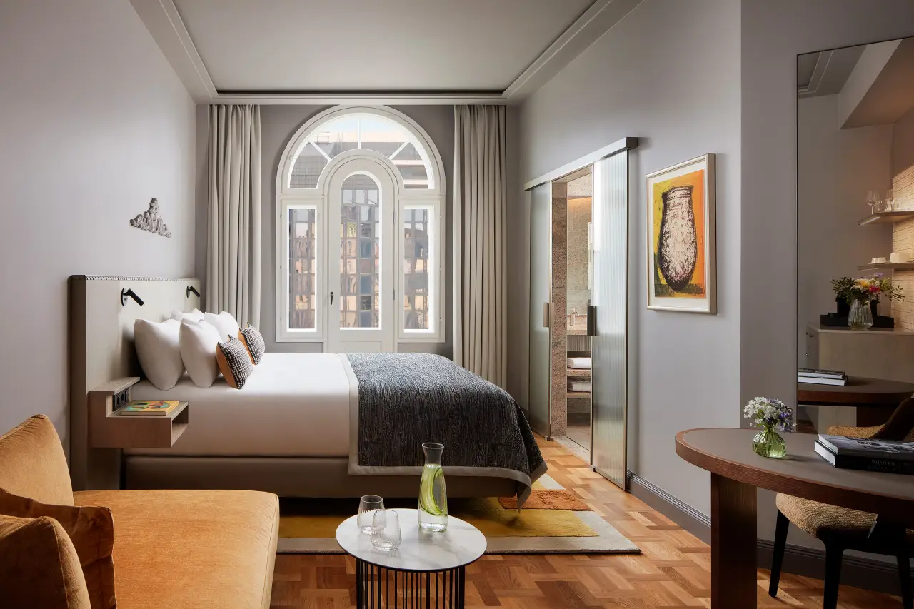 NH Collection Helsinki Grand Hansa-Room Grand Studio with double bed and table