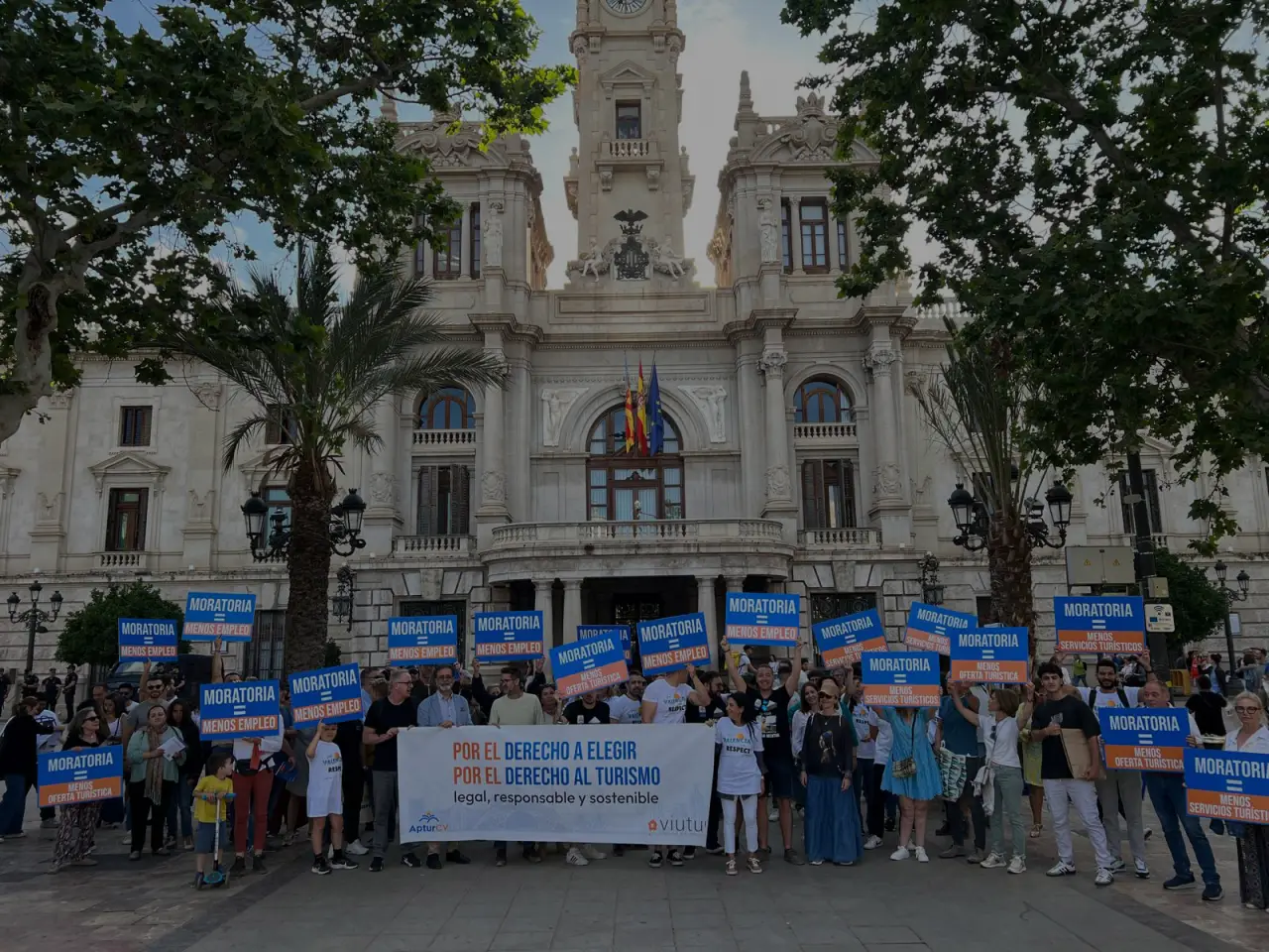 Some 150 owners of Tourist Homes in Valencia demonstrate in front of the City Hall