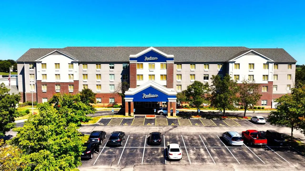 Choice Hotels opens Radisson Hotel Fairview Heights near St. Louis, Illinois, offering modern amenities and convenient access to local attractions.