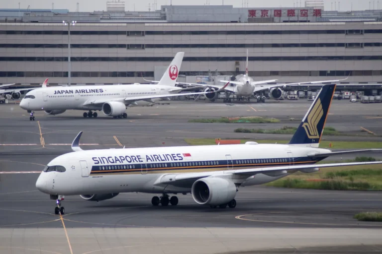 Singapore Airlines and Japan Airlines aircraft at Tokyo Haneda Airport, Japan.