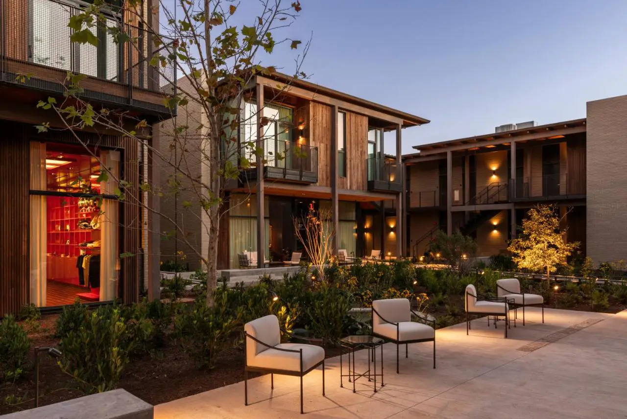 New hotel in Texas with modern outdoor courtyard