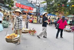 Vietnam’s Hoi An Turns On Its Magic At Night 5 2c. Streets vendors during the day Hoi An 2025