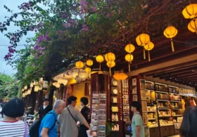 Vietnam’s Hoi An Turns On Its Magic At Night 11 4c. Souvenir shop Hoi An 2025