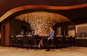 Singapore Airlines Invests Us$34 Million To Upgrade Changi Airport Terminal 2 Lounges 5 Couple enjoying drinks under a star-lit ceiling in Singapore Airlines’ First Class lounge bar