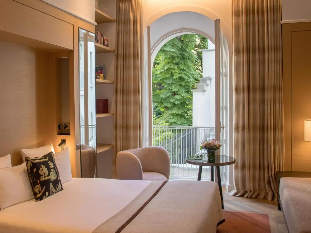 modern luxury guest room with green view in Paris