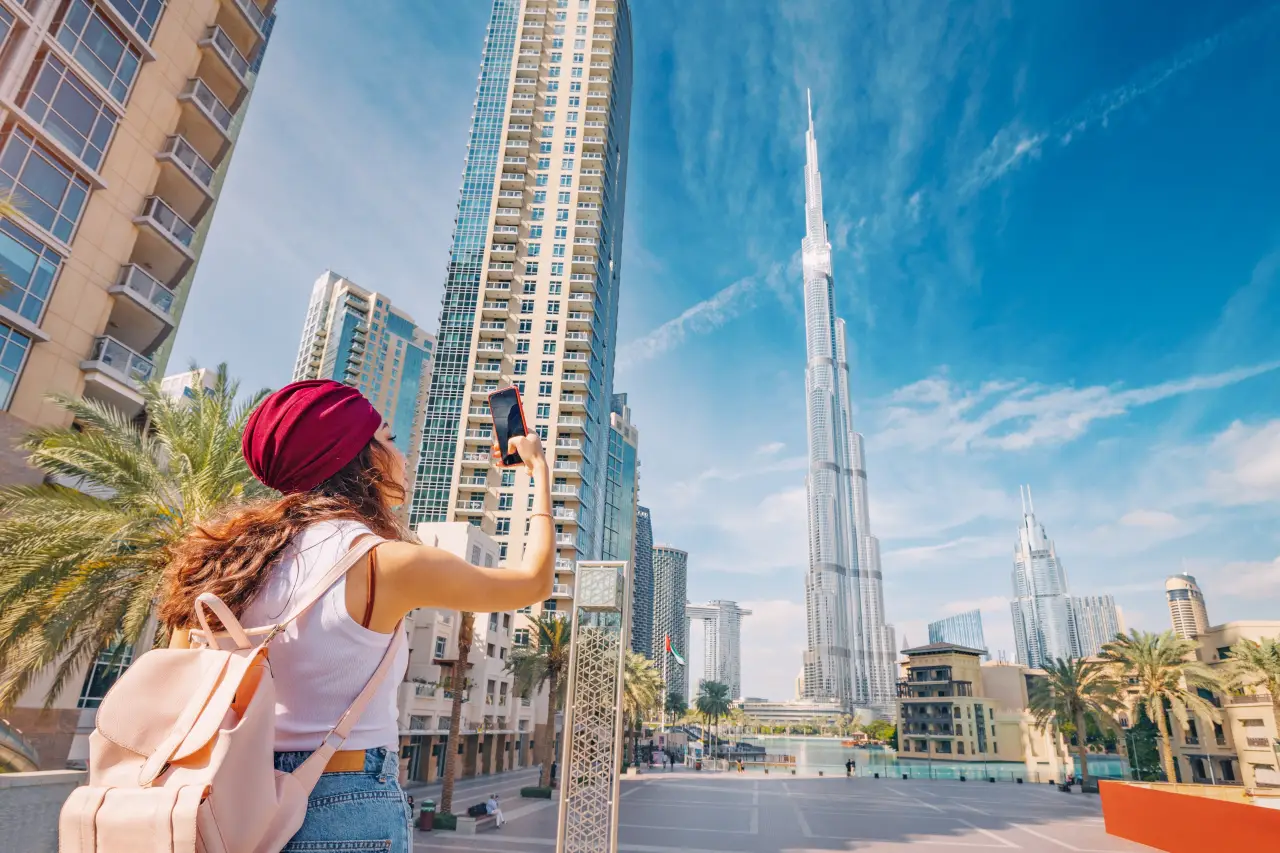 Burj Khalifa Tops Global Ranking Of Most Instagrammed Skyscrapers In 2025 Study 2 Tourist taking a photo of the Burj Khalifa in Dubai on a clear sunny day