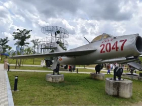 5a. 2047 silver aircraft