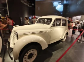 9b. vintage car
