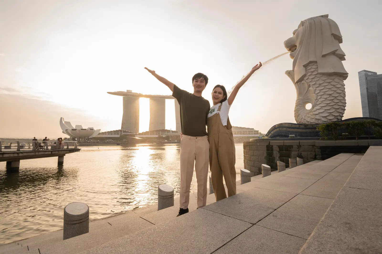 中国旅行者的涌现出国参加黄金周假期
