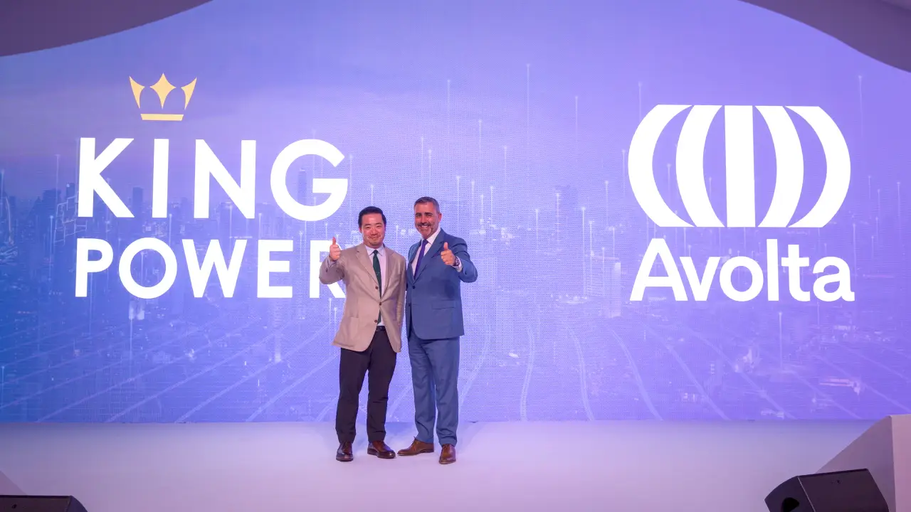Avolta And King Power Launch Joint Global Loyalty Partnership 2 Executives from King Power and Avolta pose together on stage during the announcement of their joint global loyalty program partnership