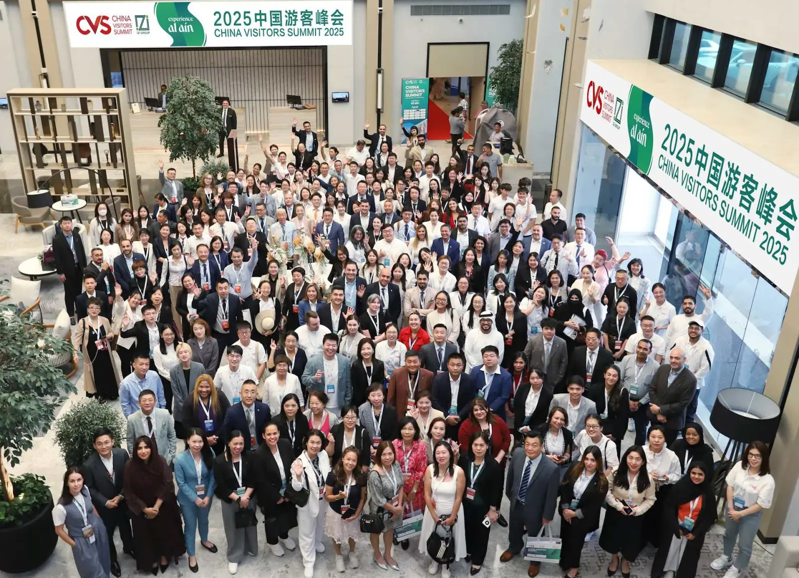 A large group photo of Chinese travel industry professionals, UAE tourism representatives, and international delegates attending the China Visitors Summit 2025 in Abu Dhabi and Al Ain.