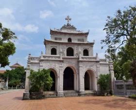 Vietnam’s Stone Cathedral – A Masterpiece Of Stone And Faith 9 7b Smaller church2