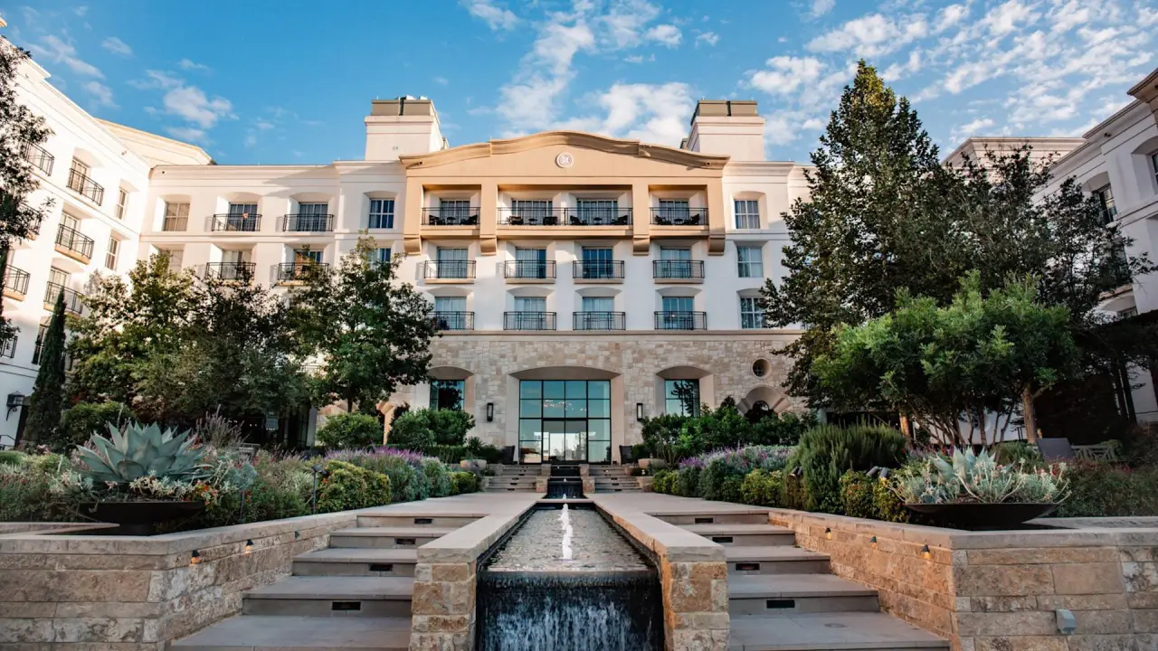 Front view of Signia by Hilton La Cantera Resort & Spa with landscaped gardens and a central water feature.