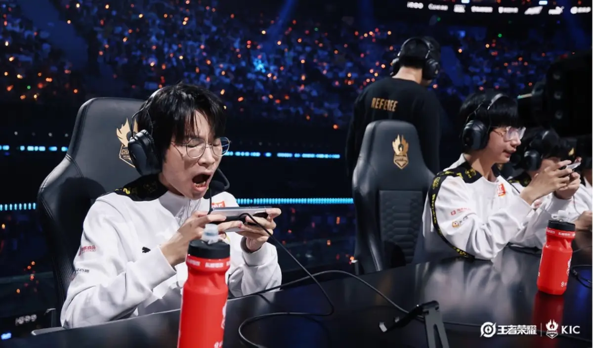 Professional mobile esports players competing in a live tournament arena, focused on gameplay