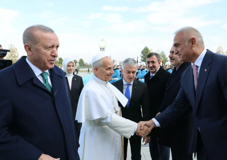 Pope Leo XIV greets Turkish President Recep Tayyip Erdoğan and Tourism Minister Mehmet Ersoy during his visit to Ankara.