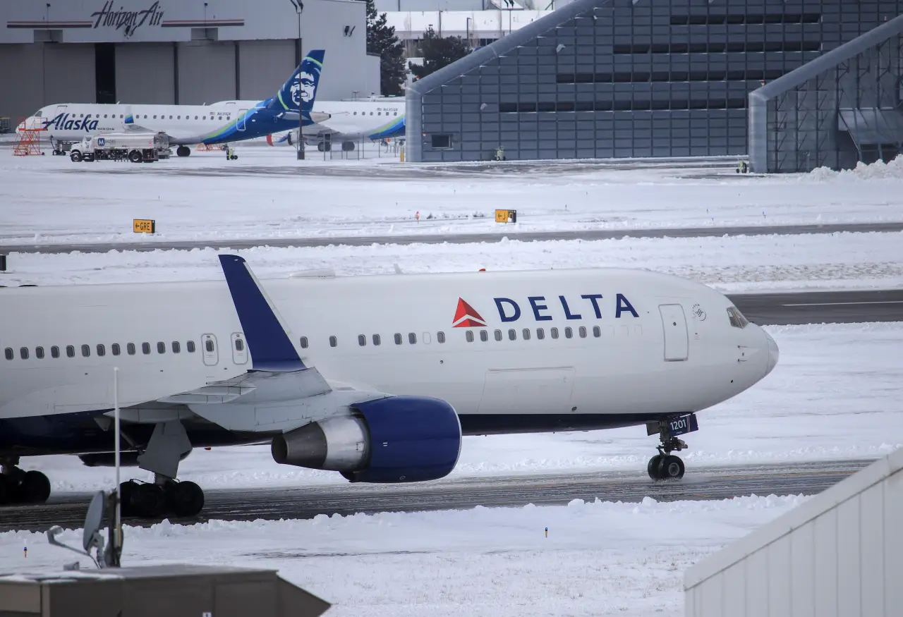 Nearly 1,300 flights canceled ahead of winter storm expected to impact 40 states