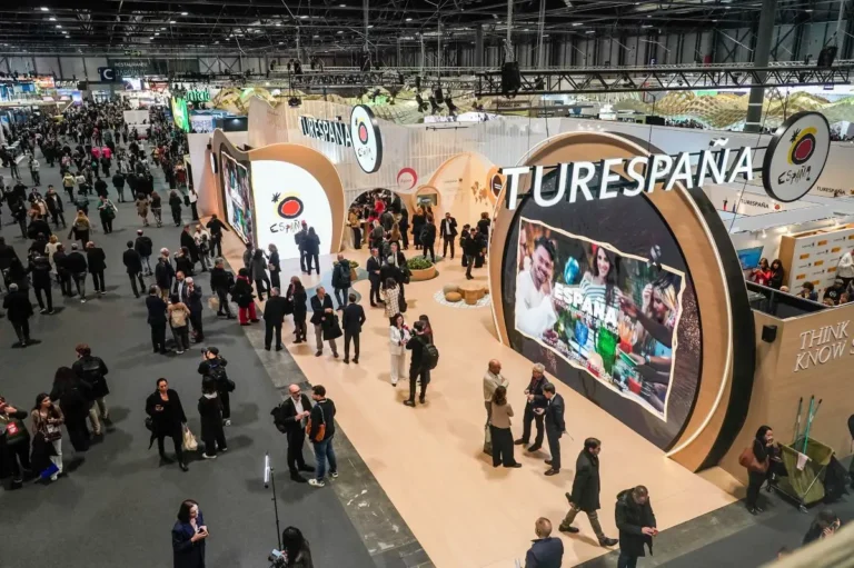 Crowds gather inside the FITUR travel trade fair in Madrid, with large Turespaña and España exhibition stands drawing visitors.