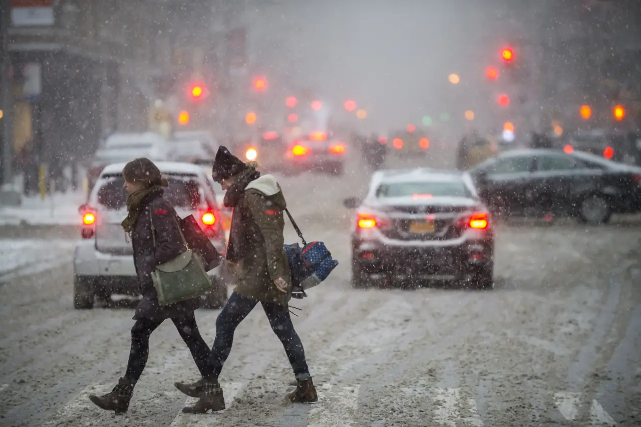 Heavy snow forecast brings travel disruption risk to NY and NJ