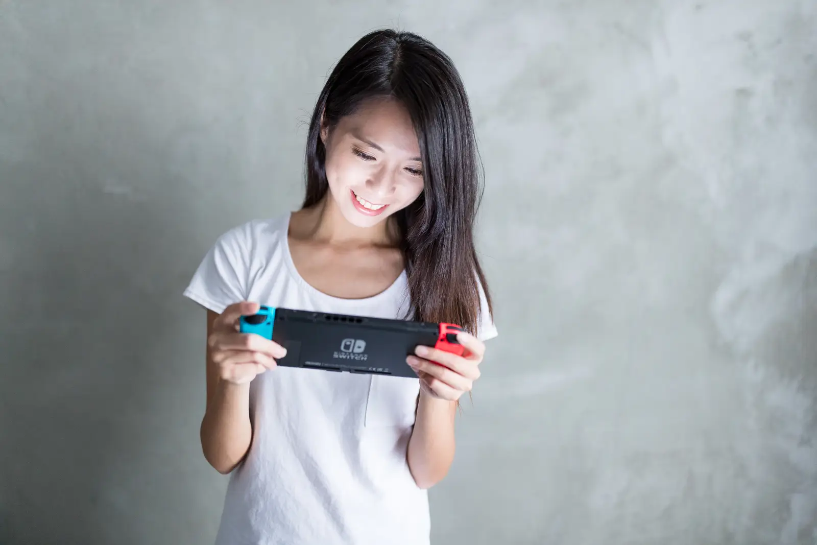 3 in 4 women comprise the global gaming audience, but men spend more