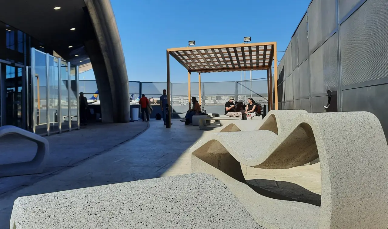 New open air terrace at Valencia Airport with seating and views of the airfield for passengers waiting to board flights