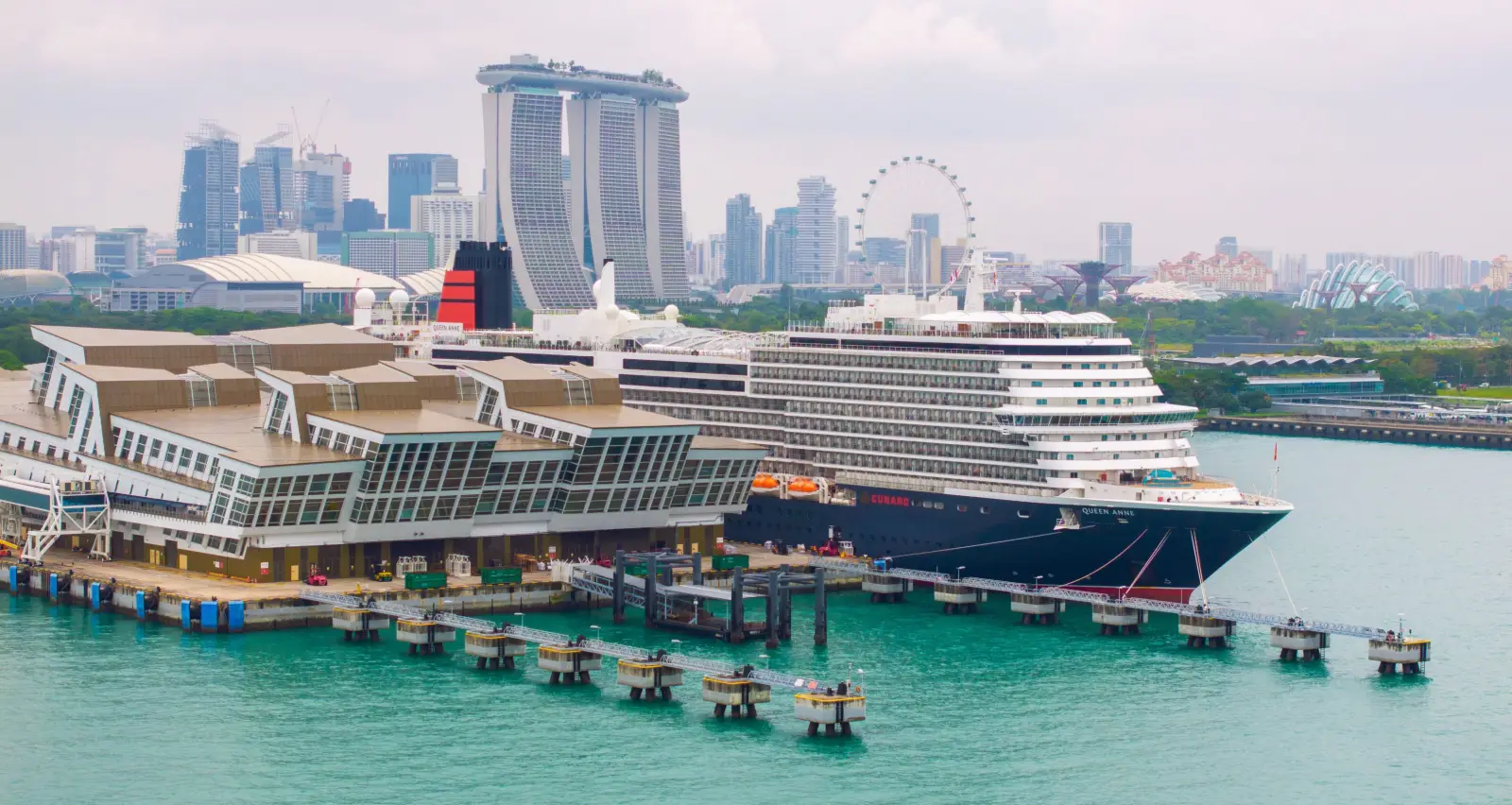 Queen Anne with Marina Bay Sands in Singapore