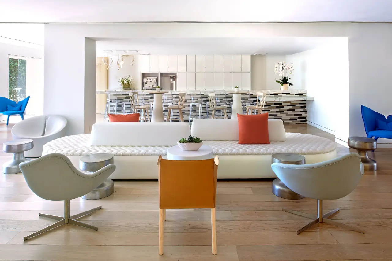 The Valorian Los Angeles, Curio Collection By Hilton Opens, Taking Over From Mondrian Los Angeles 4 Stylish lounge seating and bar area at The Valorian Los Angeles lobby with modern furniture, neutral tones and bright natural light