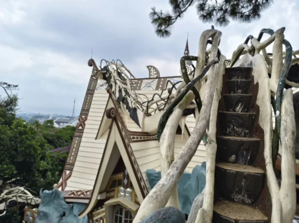 The Weird, Wild And Wonderful Crazy House In Da Lat, Vietnam 7 3a. staircase 1
