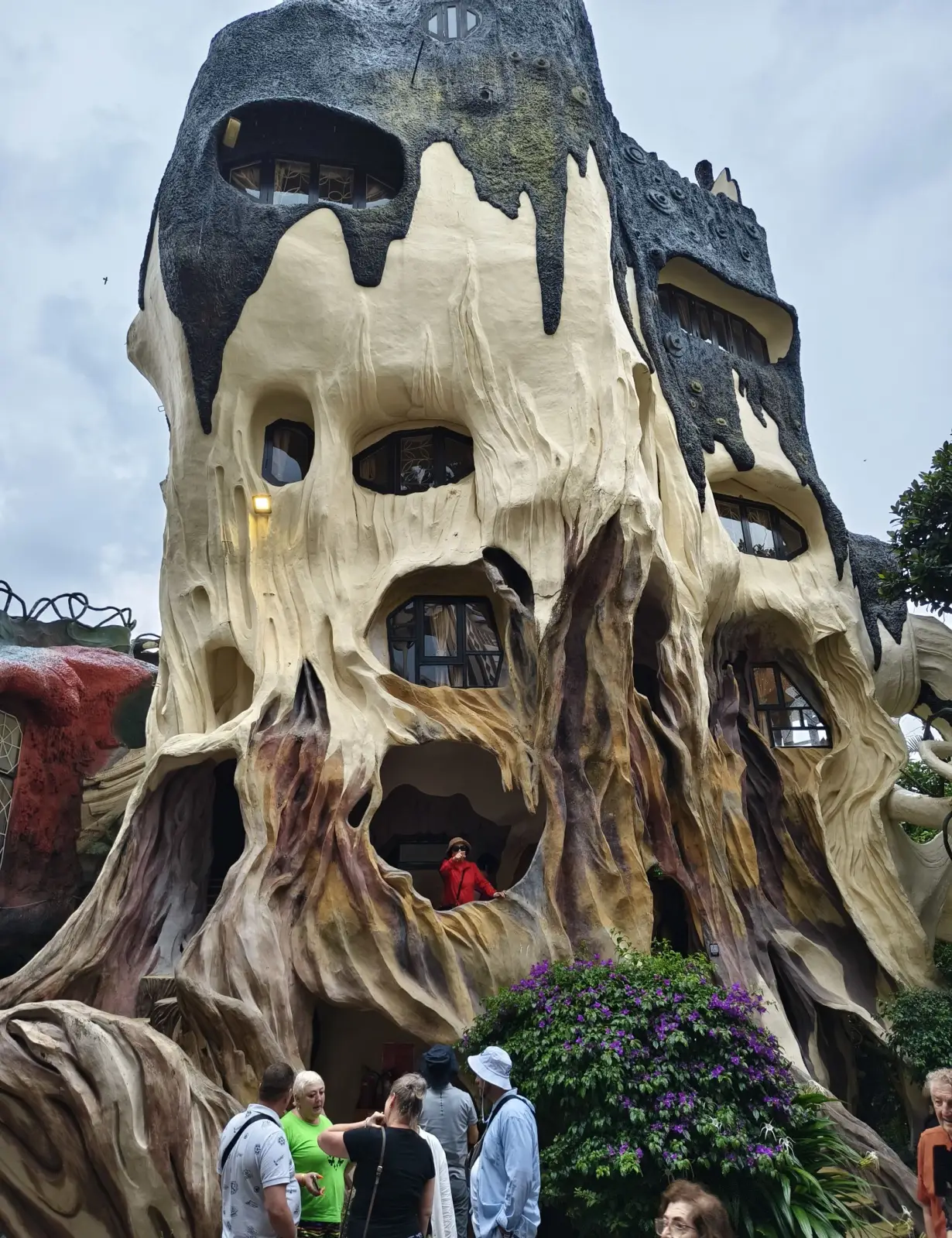 The Weird, Wild And Wonderful Crazy House In Da Lat, Vietnam 18 6a. Vertical house