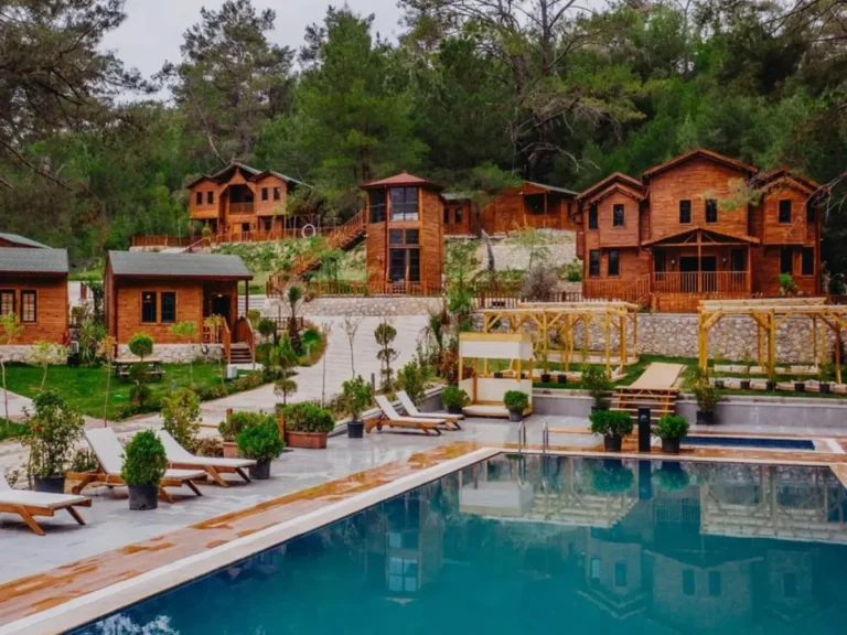Babylon Town Hotel rooms and swimming pool