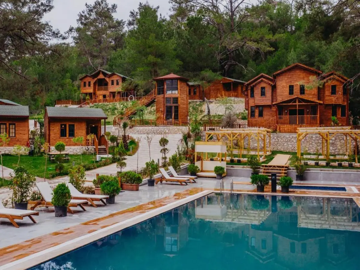 Babylon Town Hotel rooms and swimming pool
