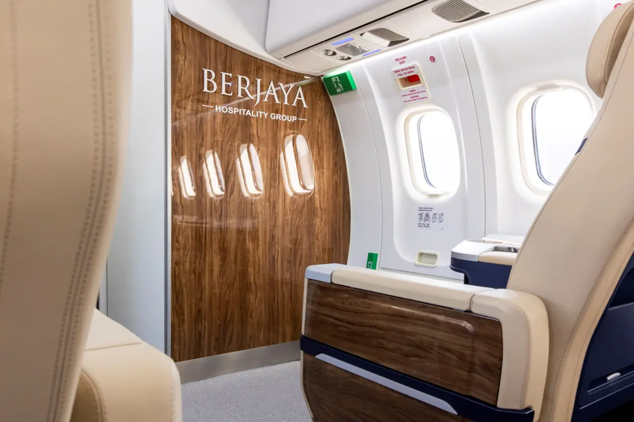全球首架ATR 72-600飞机将全部商务舱客舱交付给马来西亚Berjaya Air 4 成功航空 ATR 72-600 全商务舱内的高级内饰细节,配有木质饰板和豪华座椅