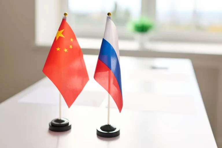 Tours 22 Small China and Russia table flags side by side on a white desk.
