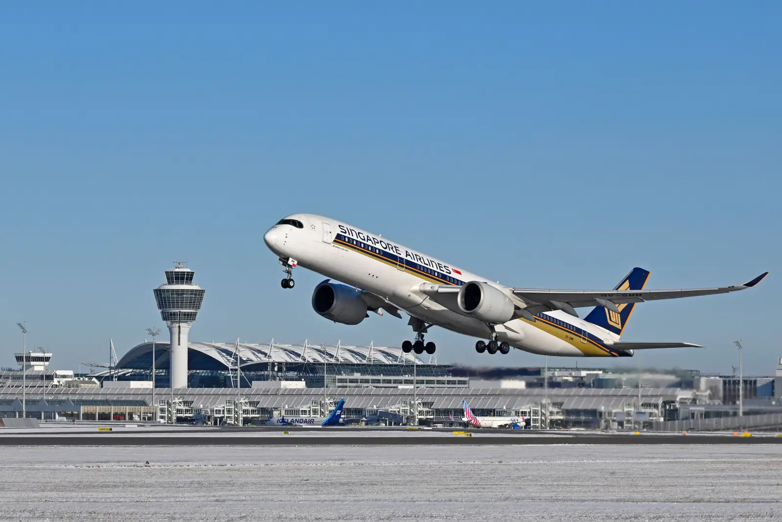 Singapore Airlines Airbus A350 takes off from Munich Airport as the airline expands Europe services and launches new Madrid flights in 2026.