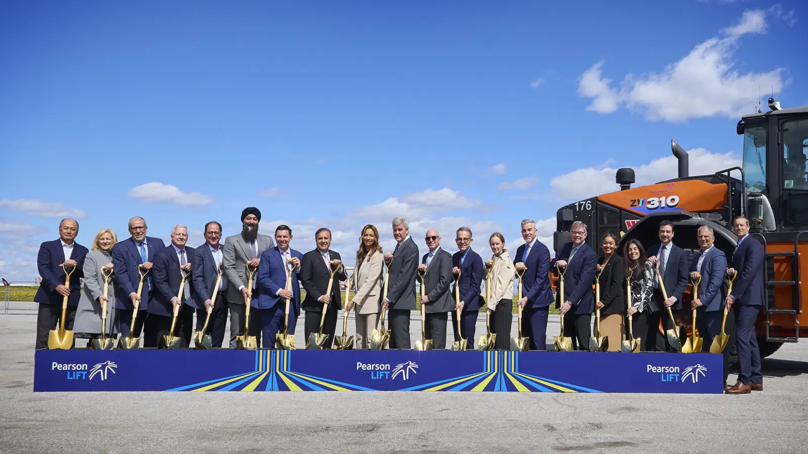 Toronto Pearson executives, government officials and partners at the Pearson LIFT groundbreaking ceremony in Canada