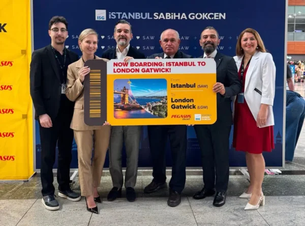 Home 14 Pegasus Airlines and Istanbul Sabiha Gökçen Airport representatives pose with a ceremonial boarding pass marking the launch of daily direct flights between Istanbul and London Gatwick.