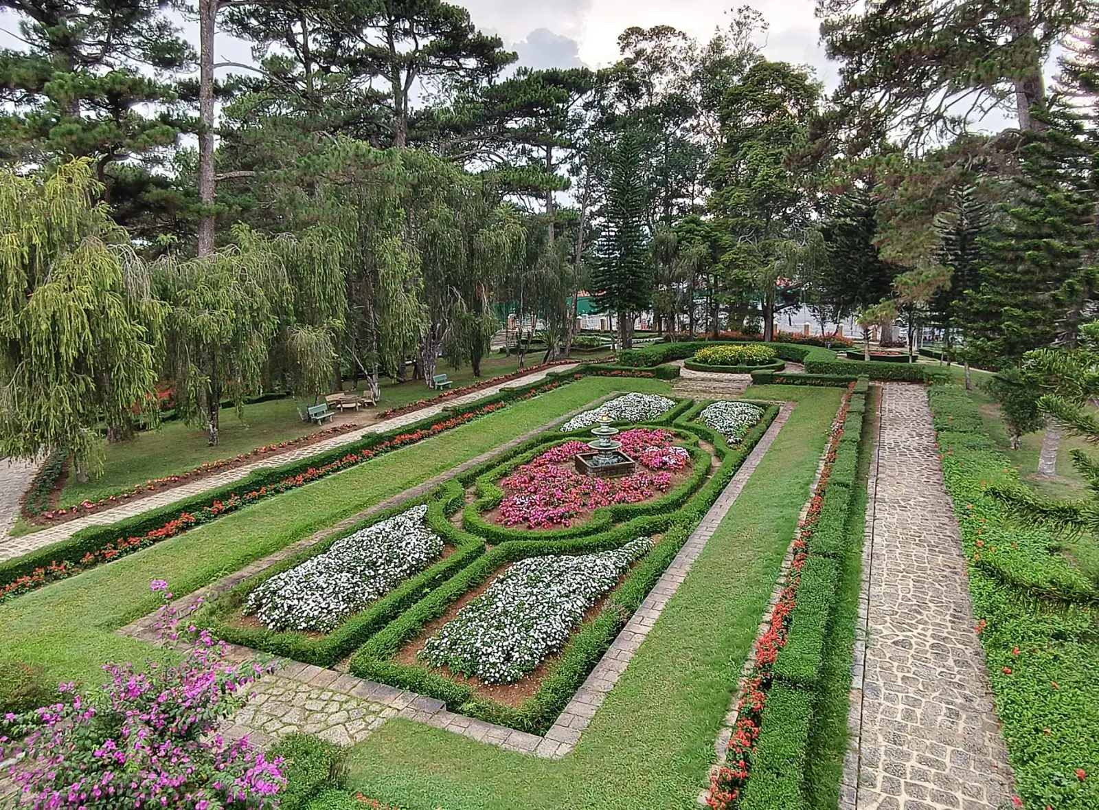 Memories From A Bygone Era: The Summer Holiday Villa Of Vietnam’s Last King 4 2b. Garden area Dinh3 Vietnam