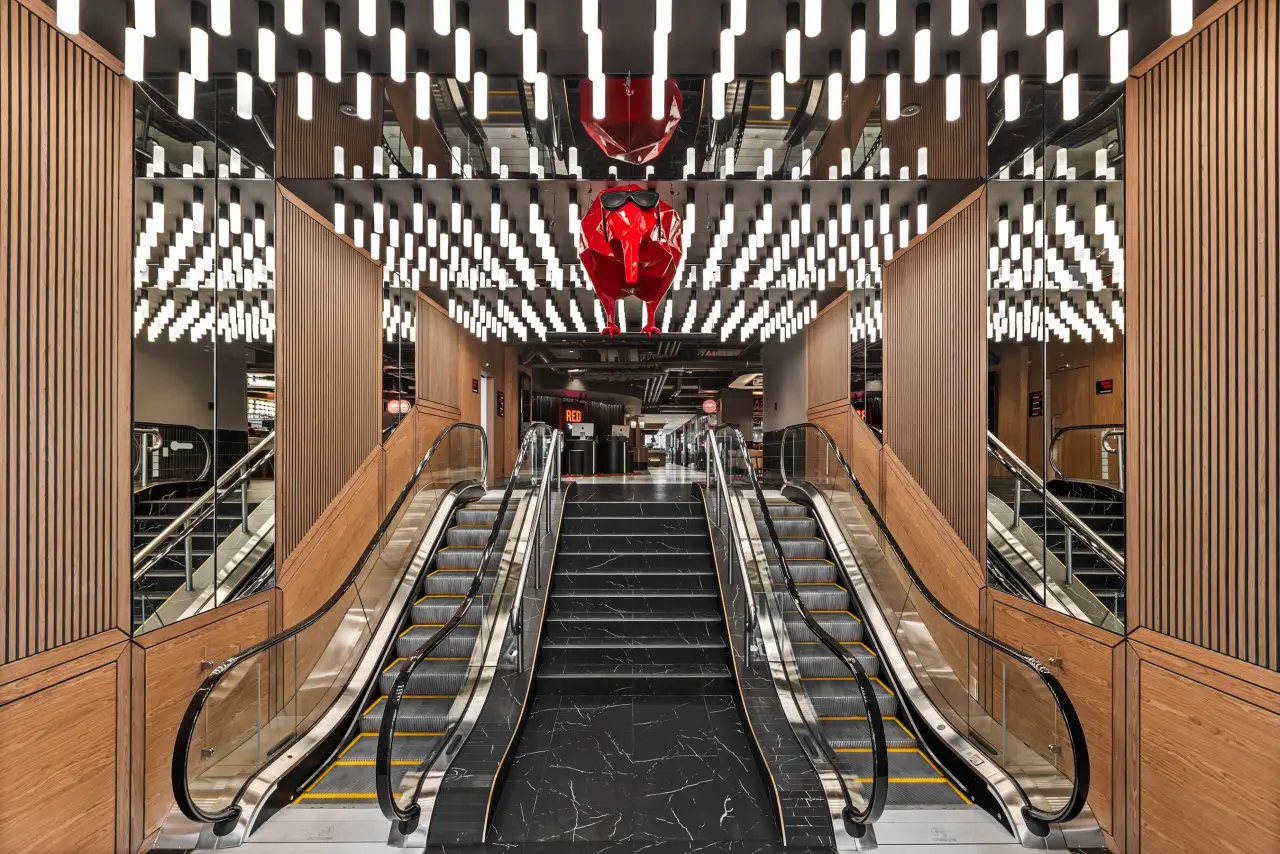 4. Radisson RED Auckland Entrance