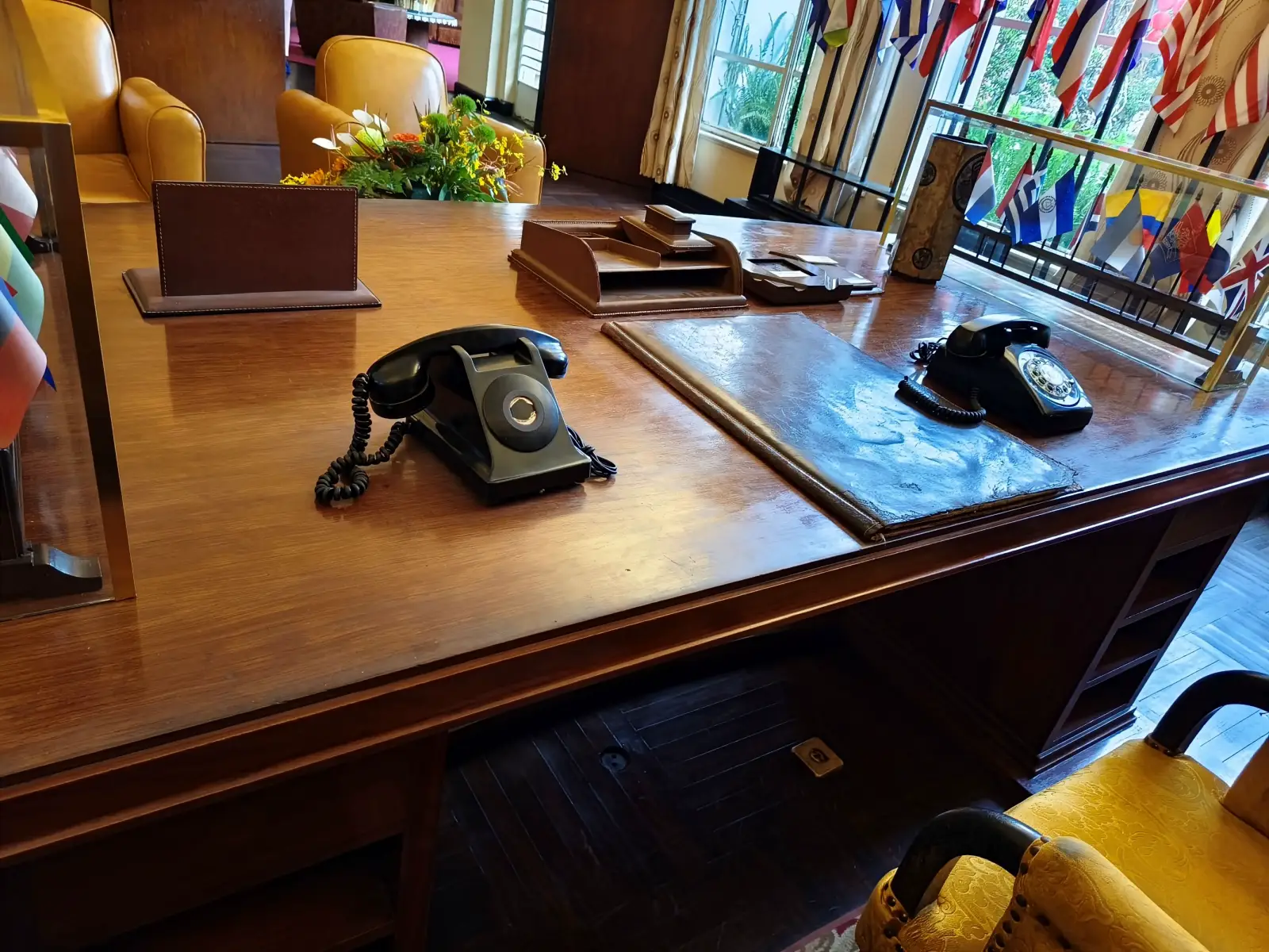 Memories From A Bygone Era: The Summer Holiday Villa Of Vietnam’s Last King 10 4b. Kings desk Dinh3 Vietnam
