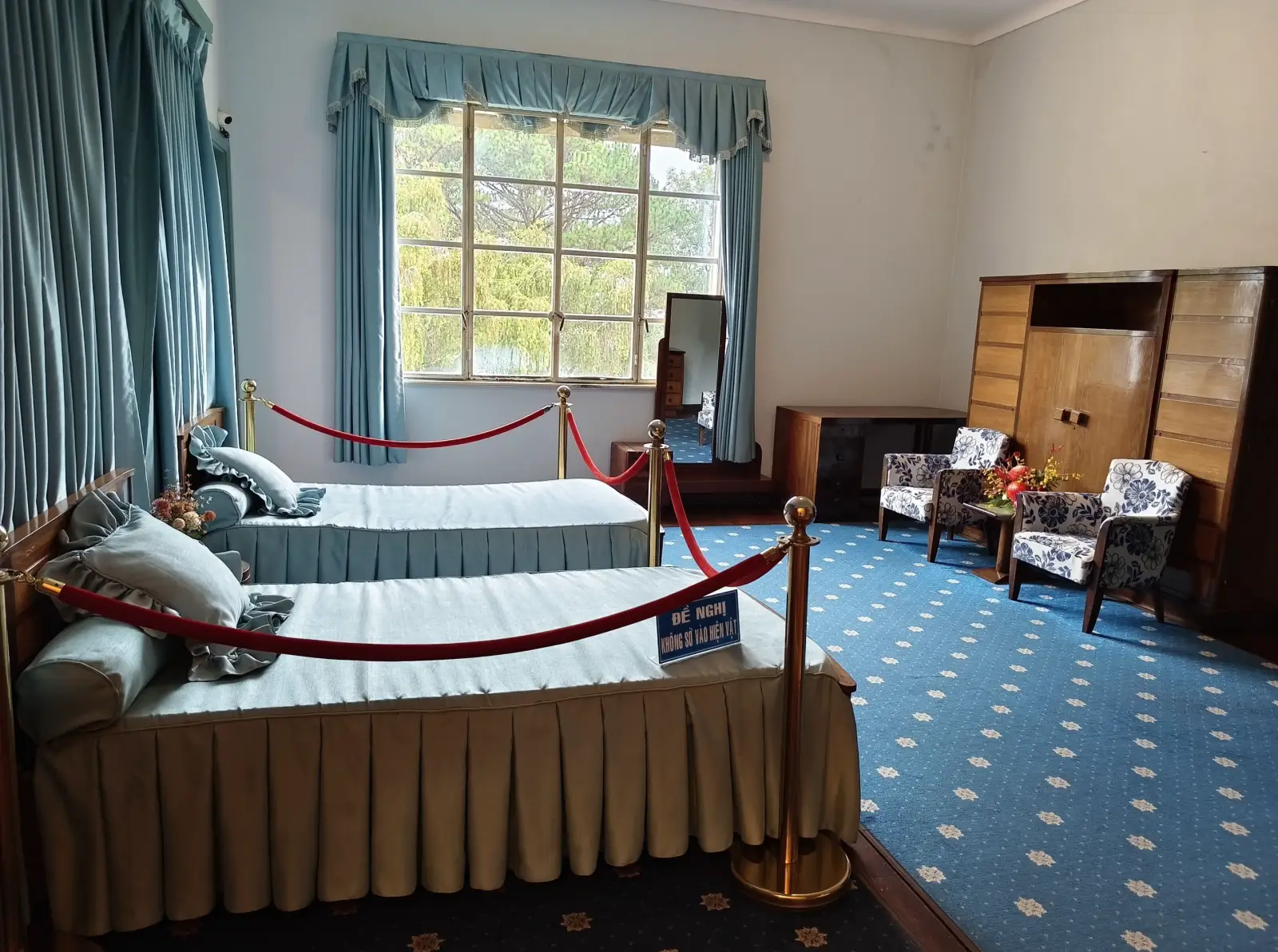 Memories From A Bygone Era: The Summer Holiday Villa Of Vietnam’s Last King 16 6c. Princes bedroom Dinh3 Vietnam